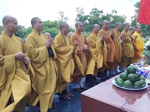 Ha Tinh provincial VBS honors heroic martyrs