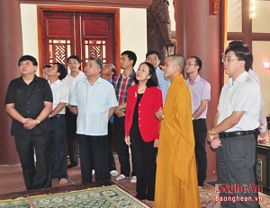 Party Central Committee's Commission for Mass Mobilization leader visits Dai Tue pagoda