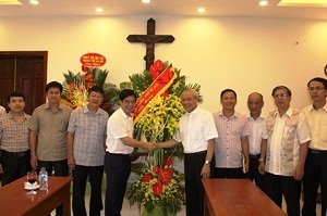 Hanoi Public Security leader extends congratulatory visit to Ham Long Parish in Hanoi