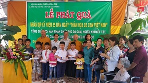 Buddhist Monastery in Ba Ria-Vung Tau presents gifts to victims of Agent Orange