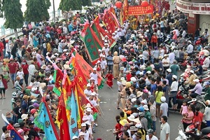 Nghinh Ong festival attracts crowd in Binh Thuan