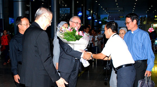 Vatican Archbishop visits Da Nang Diocese  