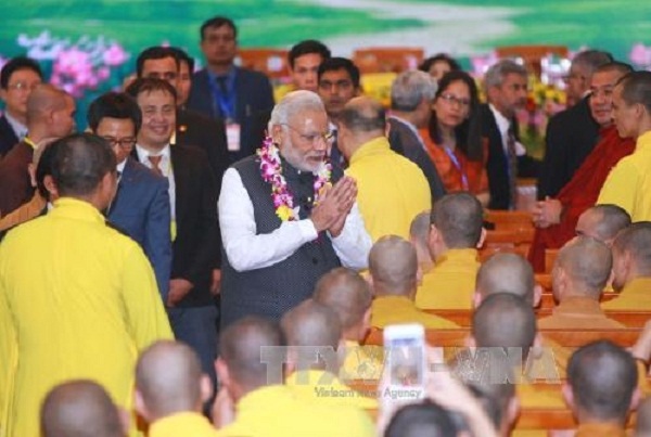 Indian PM meets with Vietnamese Buddhists