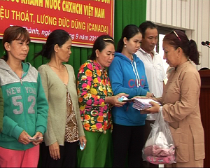 Buddhist temple in Ba Ria – Vung Tau presents chatrity gifts to local disadvantaged people 