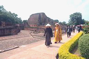 Thai private donors give $27,000 for Nalanda University