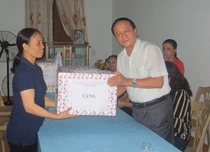 Fatherland Front Committee in Quang Binh visits Catholic center for children with disabilities