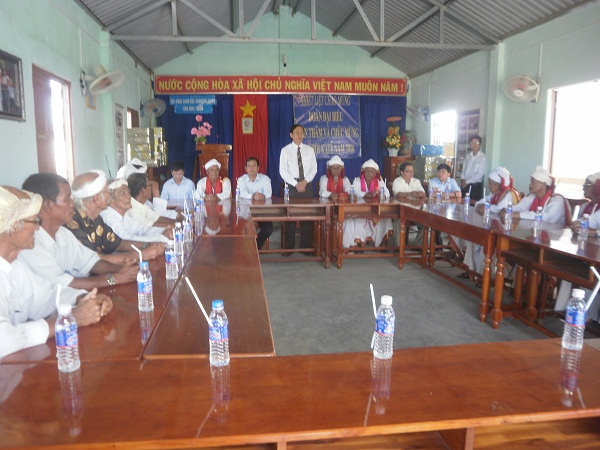 Ninh Thuan provincial authorities meet with Cham Brahmin community on Kate festival 2016