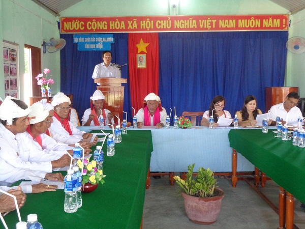 VFF leader discusses with Cham Brahmin representatives in Ninh Thuan