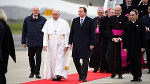 Pope arrives in Sweden to mark 500 years since Protestant Reformation