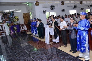 Catholic Parish in Tien Giang prays for ancestors on occasion of All Souls Day 