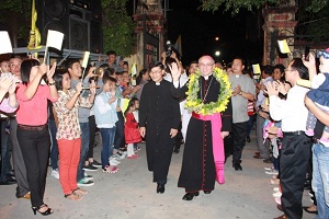 Vatican Archbishop visits Xam Bo Parish in Hai Phong Diocese   