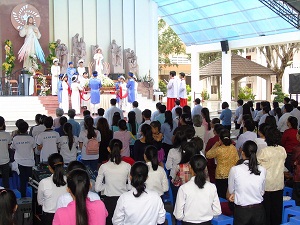 Pilgrimage day of Jubilee Year of Mercy for My Tho diocese’s youth