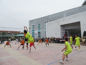 Catholic youth in Ha Tinh join local men's volleyball tournament