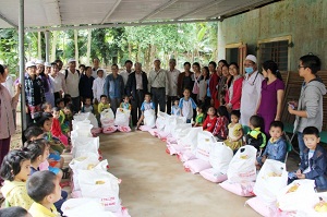 ECVN Chapter in Da Nang provides relief to flood victims in Quang Binh 