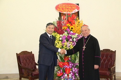 Deputy Minister of Home Affairs extends Christmas visit to Hanoi Archdiocese Cathedral 