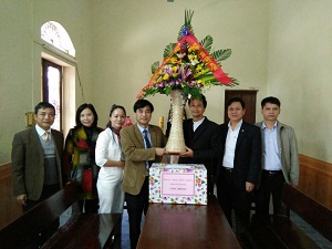  Hai Duong province: Party official extends Christmas visit to Catholic parish