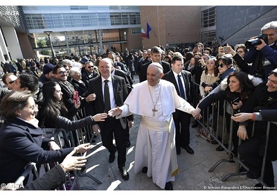 Pope Francis to university students: keep hope alive