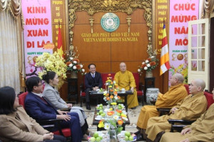 Deputy Minister Vũ Chiến Thắng extends Tet greetings to Vietnam Buddhist Sangha