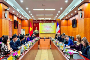 Vietnam Minister of Home Affairs meets with French Minister of Public Transformation and Service