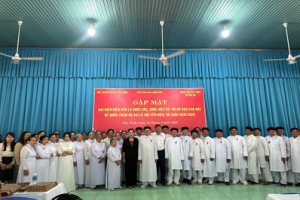 Government religious committee meets with overseas Vietnamese following Caodaism