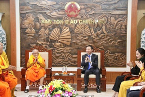 Government religious committee leader receives Lao Buddhist delegation