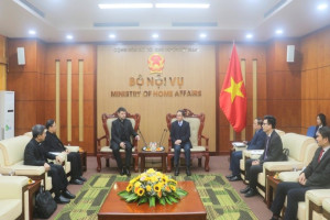 Deputy Minister Vũ Chiến Thắng recieves Resident Papal Representative in Vietnam