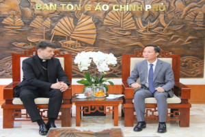 Government Religious Committee leader recieves Resident Papal Representative in Vietnam, Archbishop of Hanoi
