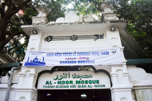 Observing Ramadan at the only mosque in Hanoi