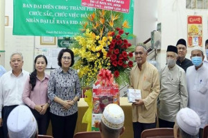 Holiday greetings from Ho Chi Minh City to local Muslims