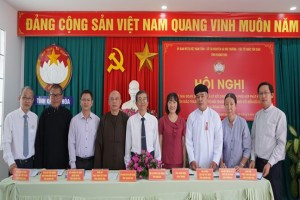 Religious organizations in Khanh Hoa sign coordination program on environmental protection