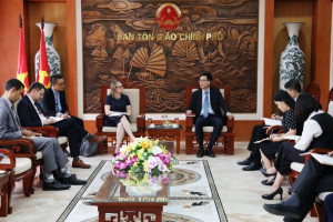 GCRA official receives political affairs counselor of US Embassy in Vietnam