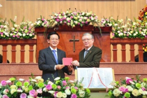 Government religious committee official attends ceremony celebrating 20th anniversary of Bible and Theology Institute of Southern Evangelical Church