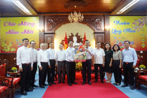 Phu Cuong Diocese extends pre-Tet visit to provincial authorities of Tay Ninh