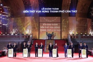 President attends inauguration ceremony of Hung Kings Temple in Can Tho