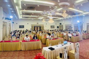 Da Nang holds training on religious affairs