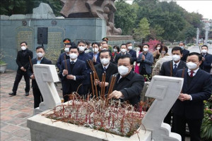 Hanoi’s Party officials pay tribute to King Quang Trung