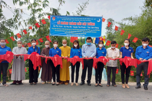 VBS in Tien Giang province’s Tan Phuoc district inaugurates rural bridge