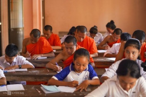 Cambodian newspaper highlights free Khmer language teaching in Vietnam