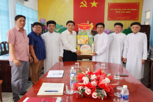 Religious Committee in An Giang receives Tien Thien Caodai Church delegation