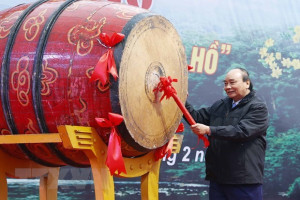 President launches tree planting festival in Phu Tho