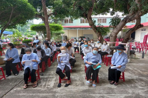 Catholics of Quy Nhon diocese receive third Covid-19 vaccine shot