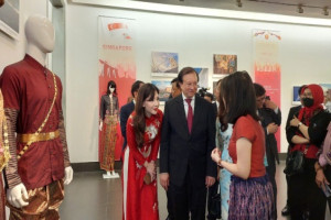 Colorful images of ASEAN on display in Hanoi