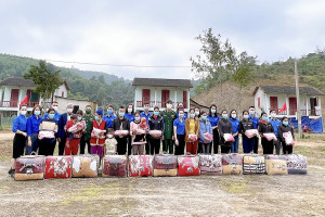 Chut ethnic group in Ha Tinh province receive Tet gifts