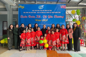 Women’s union in Ha Tinh presents supports to disadvantaged people ahead Lunar New Year