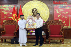 Religious organizations in Hau Giang extends pre-Tet visits to provincial authorities