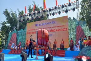 Bach Dang traditional festival kicked off in Quang Yen town