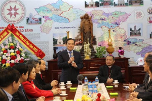 Deputy PM visits Lang Son’s religious organisations on Easter occasion