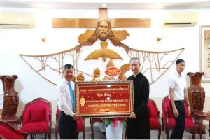 Dong Nai authorities congratulate new Auxiliary Bishop of Xuan Loc diocese