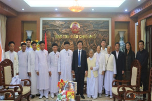 Government Religious Committee officials receive religious delegations ahead of Tet holiday