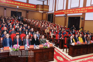 Provincial authorities in Ninh Binh meet with religious dignitaries ahead Tet festival